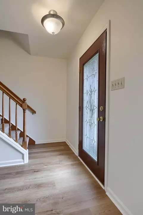 Entry Way - 1001 Rebecca Dr, Lititz, PA 17543 photo 3 of 4