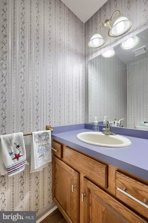 Bath - 1001 Rebecca Dr, Lititz, PA 17543 photo 1 of 3