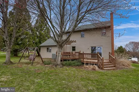 Exterior - 1001 Rebecca Dr, Lititz, PA 17543 photo 3 of 8
