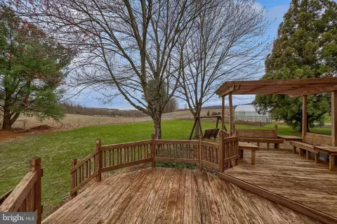 Exterior - 1001 Rebecca Dr, Lititz, PA 17543 photo 6 of 8