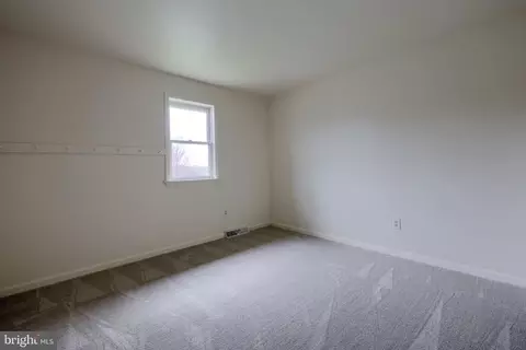 Bedroom - 1001 Rebecca Dr, Lititz, PA 17543 photo 4 of 5