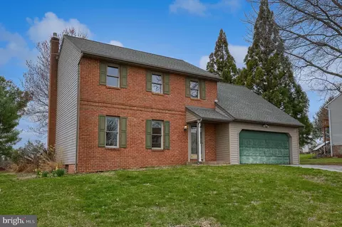 Exterior - 1001 Rebecca Dr, Lititz, PA 17543 photo 2 of 8