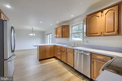 Kitchen - 1001 Rebecca Dr, Lititz, PA 17543 photo 1 of 2