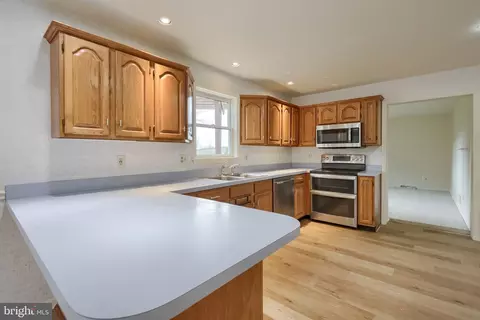 Kitchen - 1001 Rebecca Dr, Lititz, PA 17543 photo 2 of 2