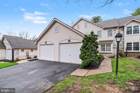 606 Crestgate Pl, Millersville, PA 17551