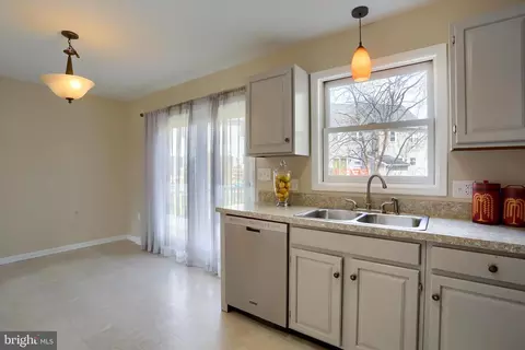 Kitchen - 339 Cardinal Rd, Lititz, PA 17543 photo 1 of 2