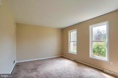 Living - 339 Cardinal Rd, Lititz, PA 17543 photo 2 of 3
