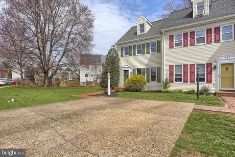 Exterior - 339 Cardinal Rd, Lititz, PA 17543 photo 2 of 8