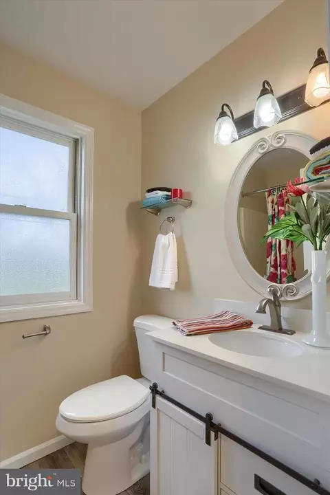 Bath - 339 Cardinal Rd, Lititz, PA 17543 photo 2 of 3