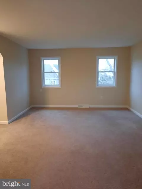 Living - 339 Cardinal Rd, Lititz, PA 17543 photo 3 of 3