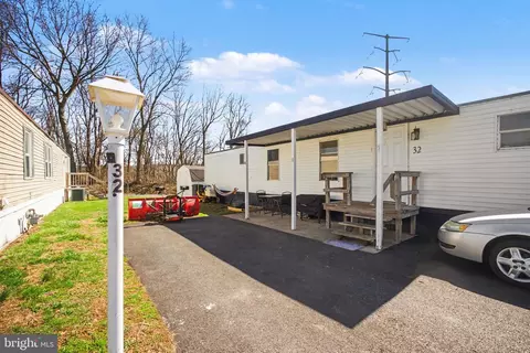 32 Circle Dr, Columbia, PA 17512