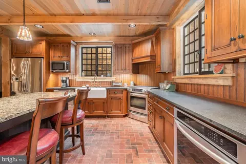Kitchen - 280 Blantz Rd, Lititz, PA 17543 photo 9 of 10