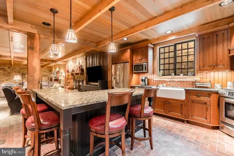 Kitchen - 280 Blantz Rd, Lititz, PA 17543 photo 8 of 10