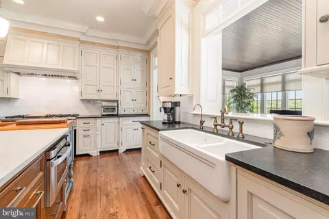 Kitchen - 280 Blantz Rd, Lititz, PA 17543 photo 4 of 10