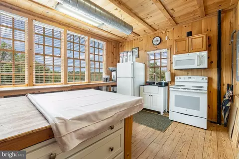 Kitchen - 280 Blantz Rd, Lititz, PA 17543 photo 10 of 10
