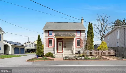 173 W Broad St, Salunga, PA 17538