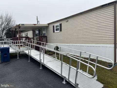 489 Brendon Dr, Leola, PA 17540