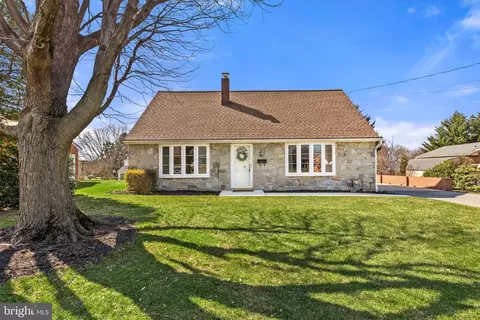 6260 Jeanette Dr, East Petersburg, PA 17520