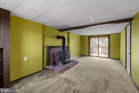 Living - 30 Buttonwood Dr, Lititz, PA 17543 photo 3 of 3