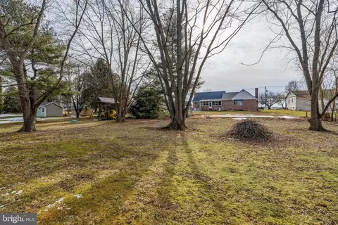 Exterior - 30 Buttonwood Dr, Lititz, PA 17543 photo 8 of 10