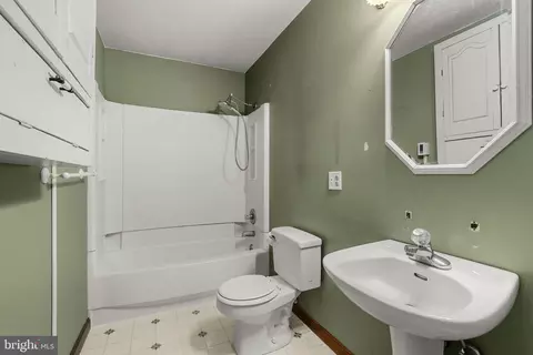 Bath - 30 Buttonwood Dr, Lititz, PA 17543 photo 1 of 2