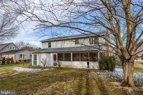 Exterior - 30 Buttonwood Dr, Lititz, PA 17543 photo 6 of 10