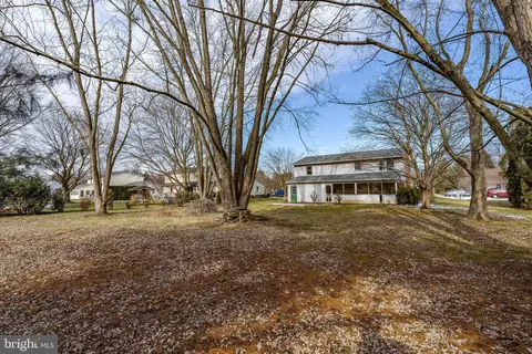 Exterior - 30 Buttonwood Dr, Lititz, PA 17543 photo 7 of 10