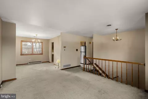 Living - 30 Buttonwood Dr, Lititz, PA 17543 photo 2 of 3