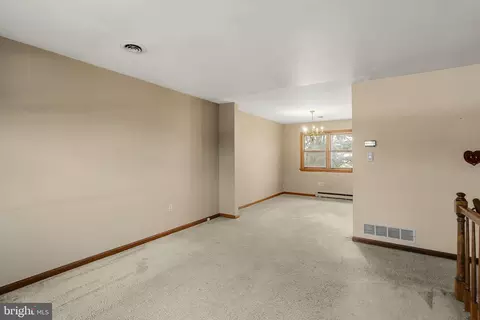 Living - 30 Buttonwood Dr, Lititz, PA 17543 photo 1 of 3