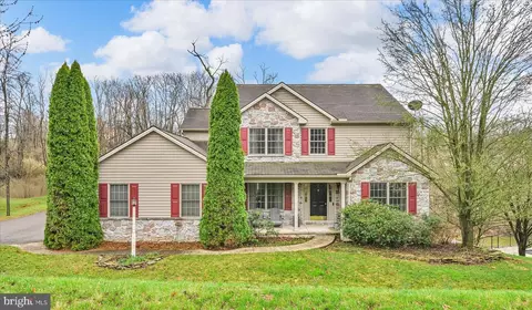 114 Crimson Ln, Elizabethtown, PA 17022