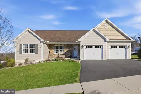 68 Gentle Dr, East Earl, PA 17519