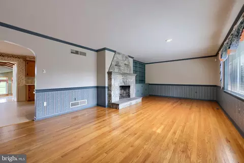 Living - 210 Stevens Rd, Stevens, PA 17578 photo 9 of 13