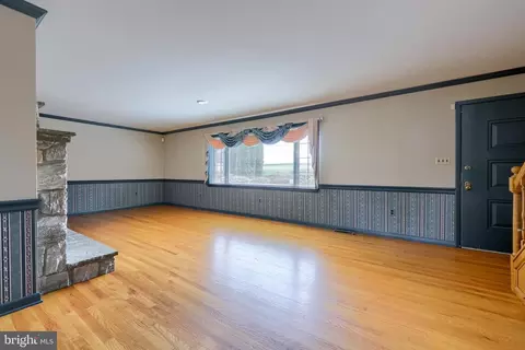 Living - 210 Stevens Rd, Stevens, PA 17578 photo 7 of 13