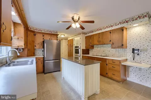 Kitchen - 210 Stevens Rd, Stevens, PA 17578 photo 2 of 5