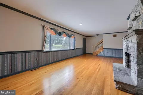 Living - 210 Stevens Rd, Stevens, PA 17578 photo 10 of 13