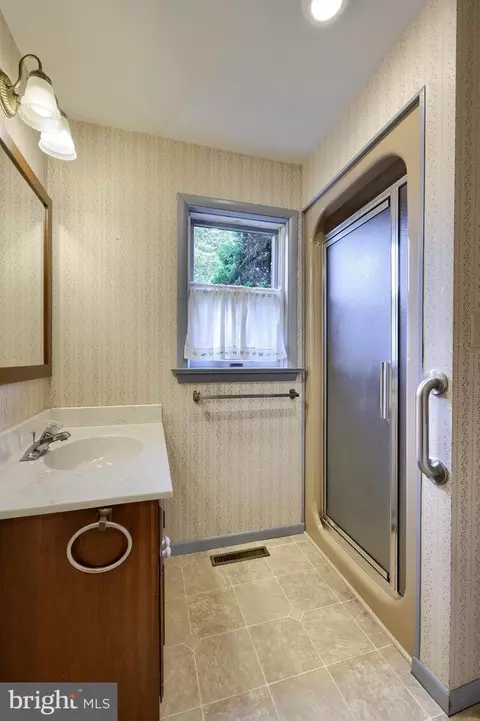 Bath - 210 Stevens Rd, Stevens, PA 17578 photo 1 of 6