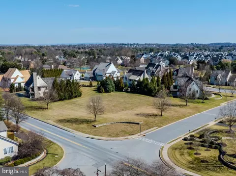 902 Bent Creek Dr, Lititz, PA 17543