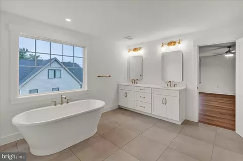 Bath - 513 Cheltenham Ct, Lititz, PA 17543 photo 2 of 6