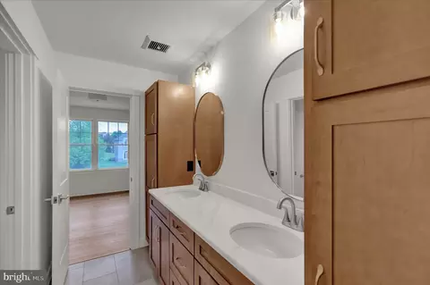 Bath - 513 Cheltenham Ct, Lititz, PA 17543 photo 5 of 6