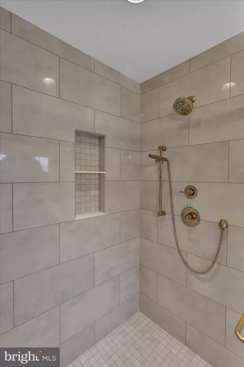 Bath - 513 Cheltenham Ct, Lititz, PA 17543 photo 3 of 6