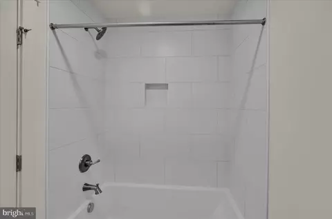 Bath - 513 Cheltenham Ct, Lititz, PA 17543 photo 6 of 6