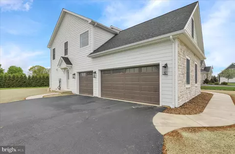 Exterior - 513 Cheltenham Ct, Lititz, PA 17543 photo 6 of 13