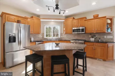Kitchen - 364 Evans Rd, Lititz, PA 17543 photo 2 of 2