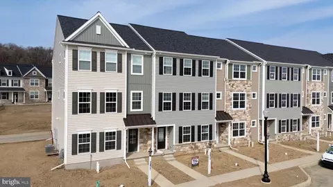 2453 Spring Water Cir, Lancaster, PA 17601
