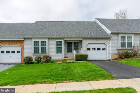 14 Oakgrove Ln, Millersville, PA 17551