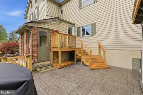 Exterior - 135 S Cedar St, Lititz, PA 17543 photo 5 of 14