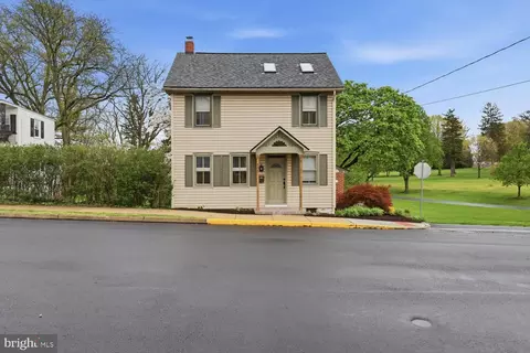 Exterior - 135 S Cedar St, Lititz, PA 17543 photo 2 of 14
