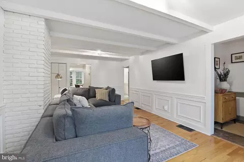 Entry Way - 135 S Cedar St, Lititz, PA 17543 photo 2 of 8