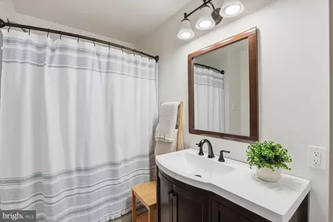 Bath - 135 S Cedar St, Lititz, PA 17543 photo 3 of 3