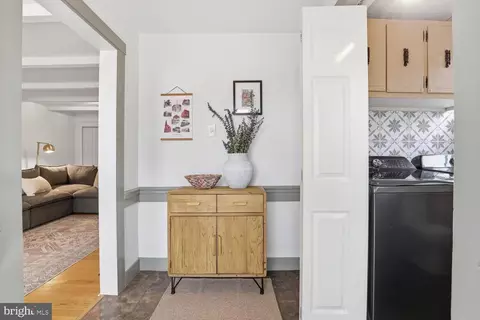 Entry Way - 135 S Cedar St, Lititz, PA 17543 photo 3 of 8